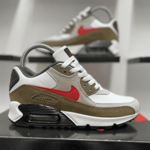 Nike Air Max 90: Iconic Style & Comfort
