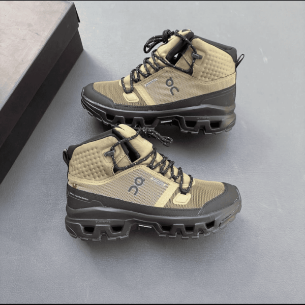On Running Cloud-Series Hiking Boot